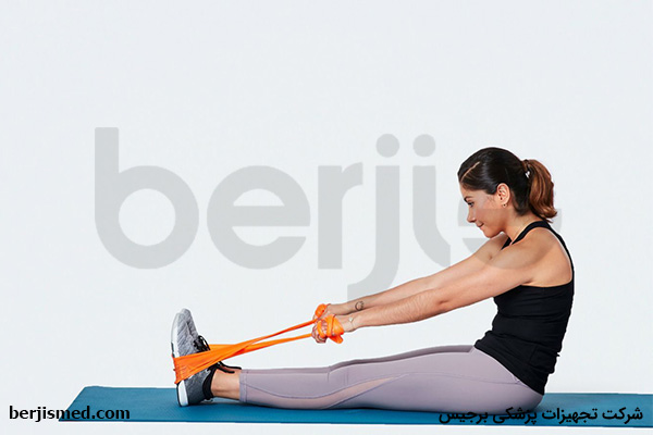 کشش به کمک کش ورزشی یکی از روش های فیزیوتراپی مچ پا