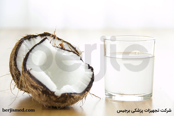 یکی از خوراکی‌های تاثیرگذار بر رفع گرفتگی عضلات آب نارگیل است.