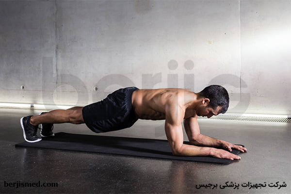 انجام حرکت پلانک برای درمان چرخش لگن